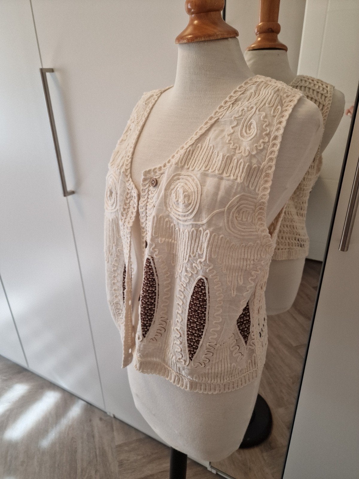 Super leuke gilet nieuw maat 40, Kleding | Dames, Truien en Vesten, Verzenden, Nieuw, Maat 38/40 (M), Beige