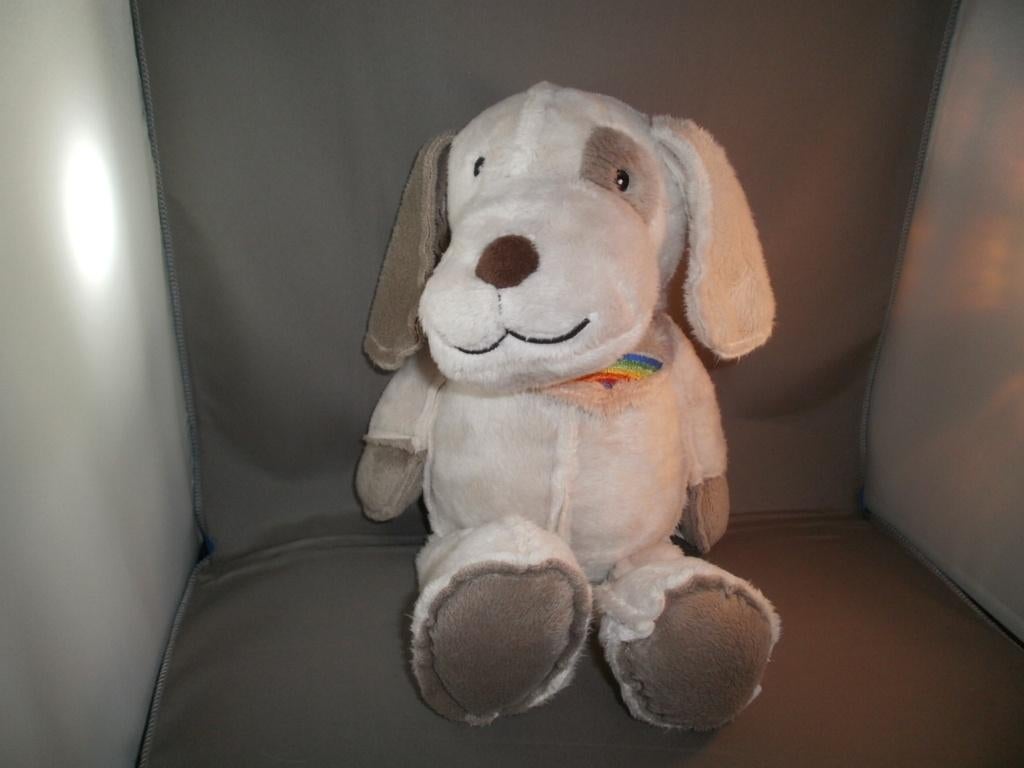 FBTO hond snoef bruin/ crème met regenboog sjaal om 36 cm, Kinderen en Baby's, Overige merken, Middelgroot (20 tot 80 cm), Wasbaar