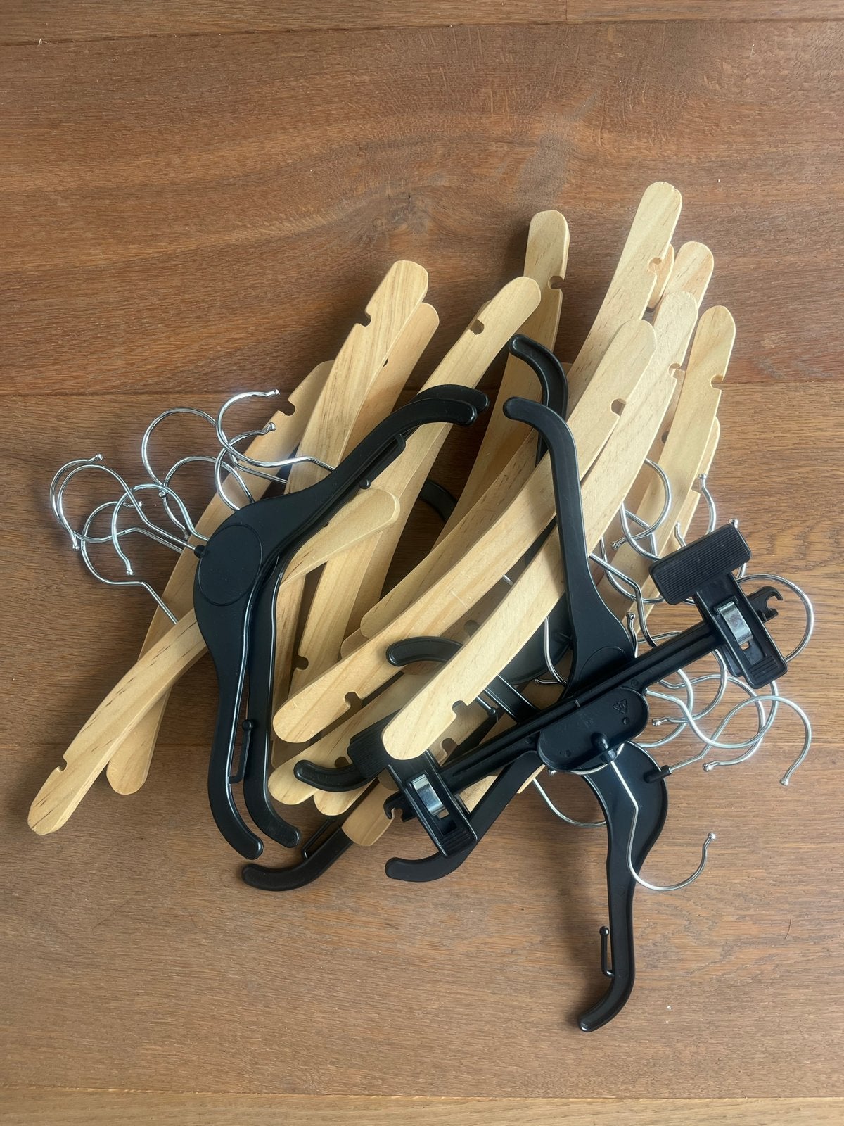 GRATIS Set kleine hangers, voor baby/kinderkleding, Ophalen of Verzenden, Gebruikt, Hout, Kinderen
