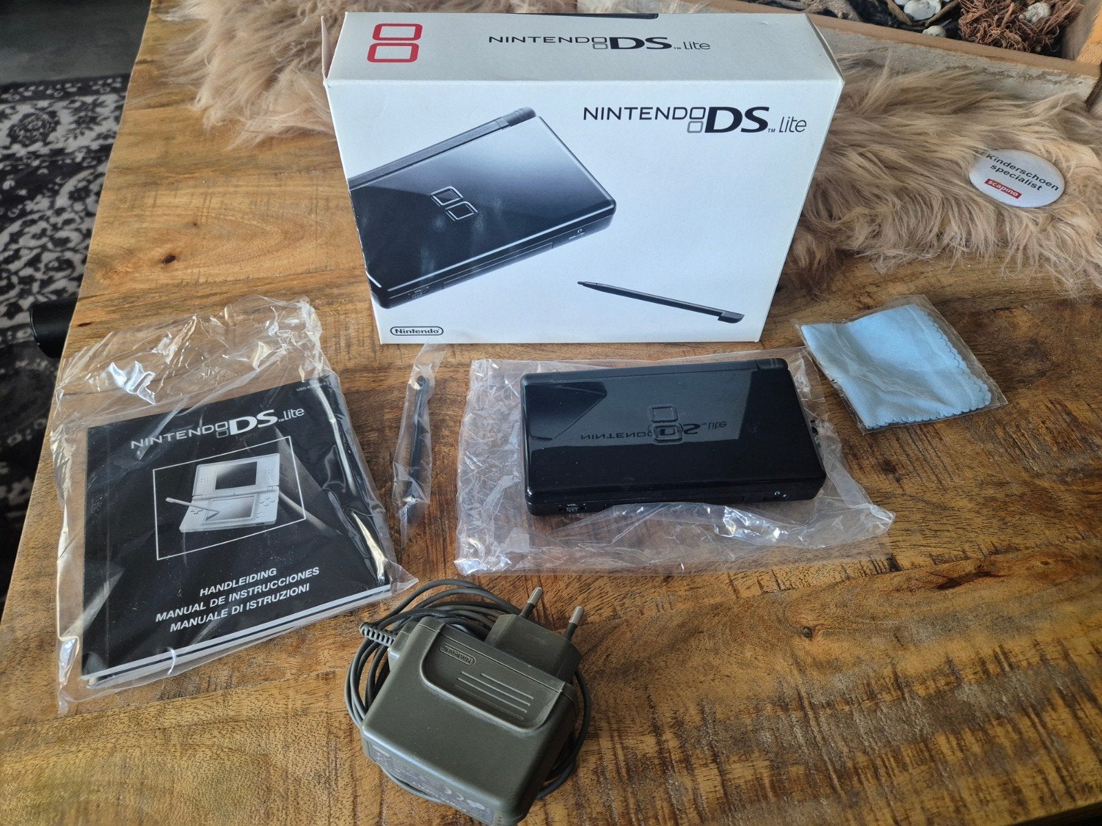 Nintendo DS Lite Zwart met M3 DS Real en vele spellen, Met games, Zwart, Ophalen of Verzenden, Zo goed als nieuw