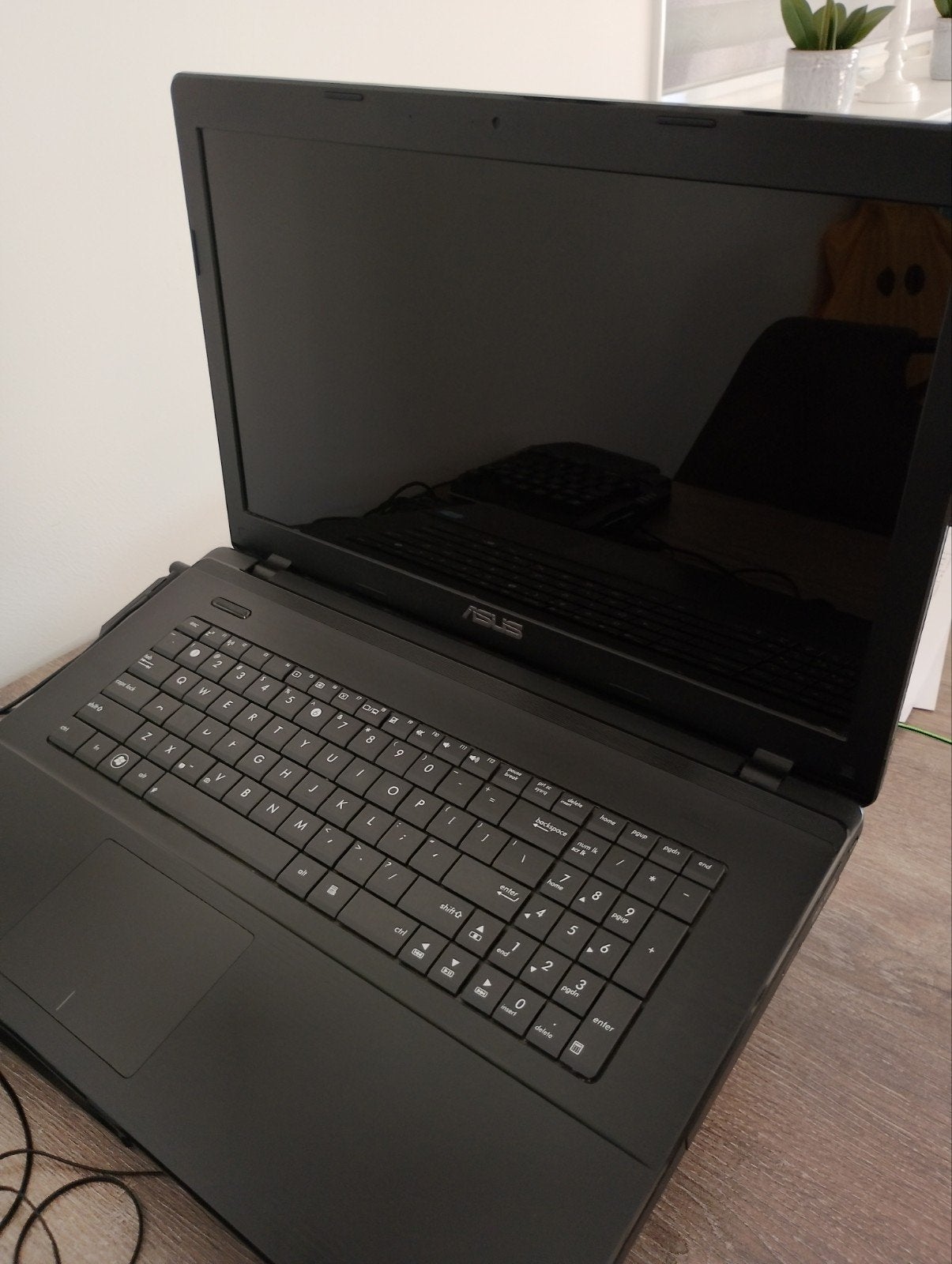 ASUS Laptop alleen laptop en lader, Computers en Software, Ophalen, Gebruikt, 2 tot 3 Ghz, 15 inch