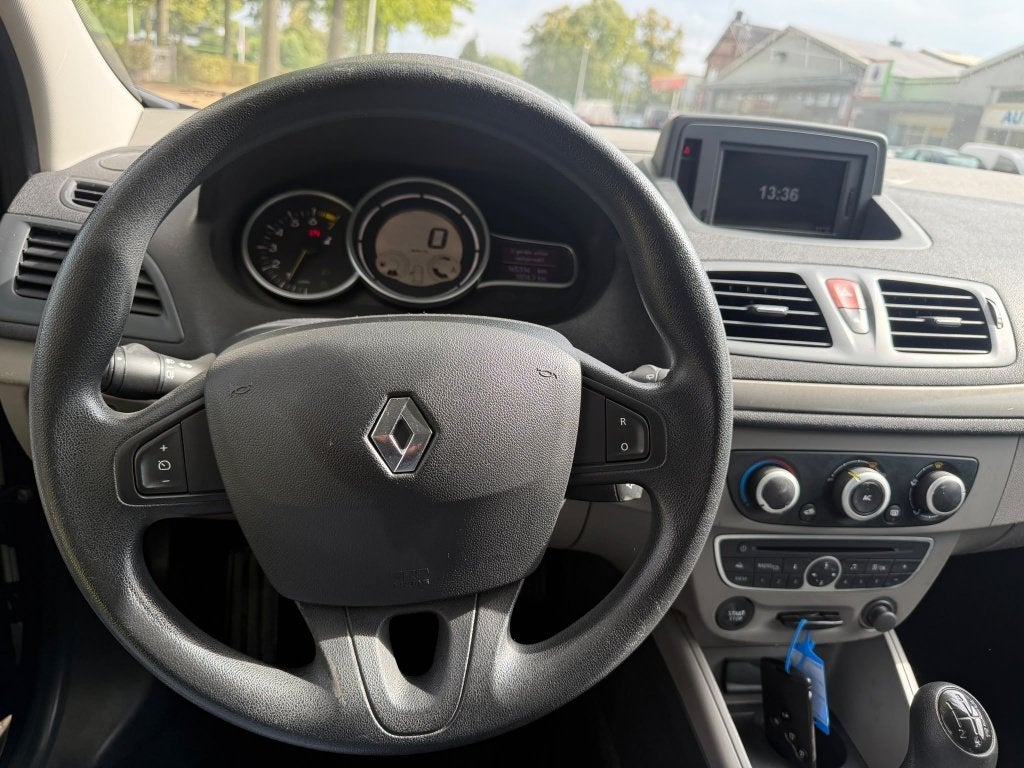 Foto 10 van Renault Mégane 1.6 Authentique (bj 2011)