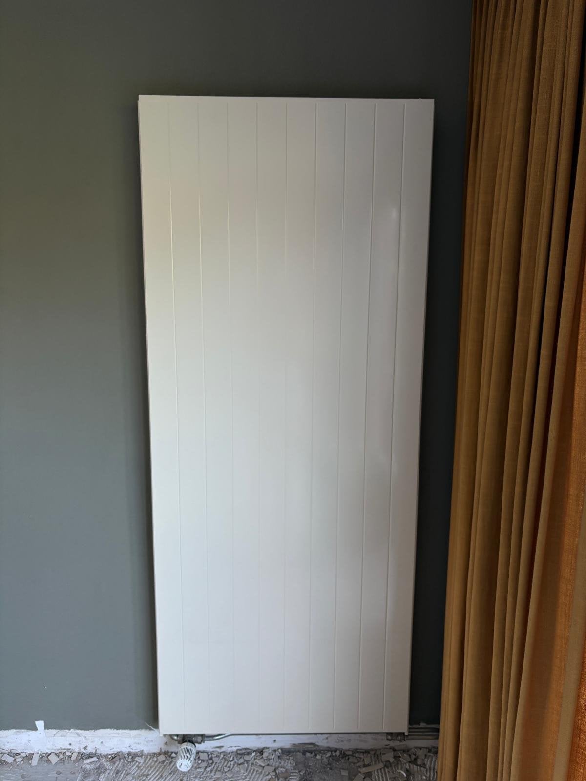 Strakke verticale radiator 76x8x180 cm, Doe-het-zelf en Verbouw, Verwarming en Radiatoren, Ophalen, Gebruikt, Radiator, 60 tot 150 cm