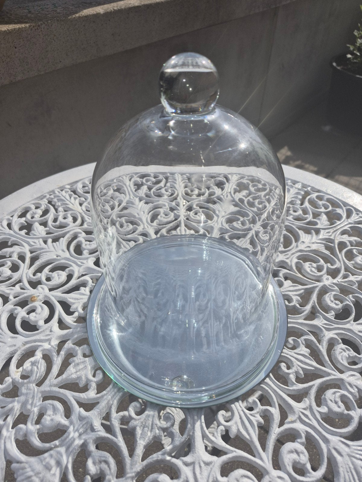 Glazen stolp met spiegelende onderplaat, Ophalen of Verzenden, Zo goed als nieuw, Glas, Modern