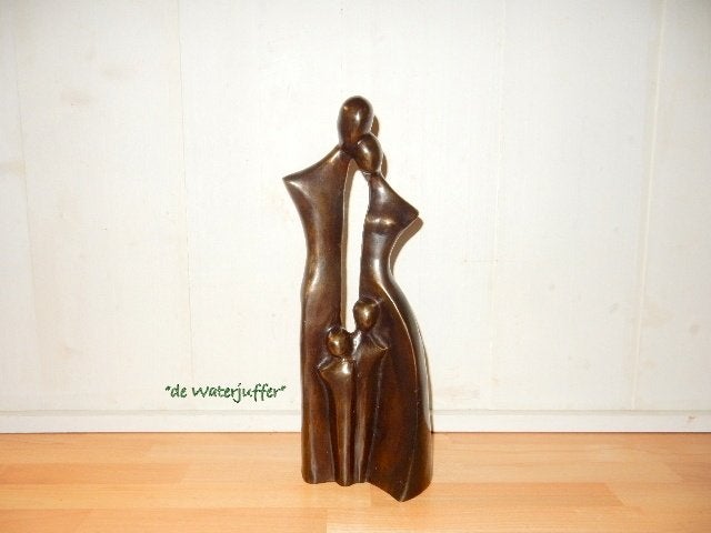 048* Bronzen fam. 2 kinderen (Boven €75 geen verzendkosten), Tuin en Terras, Ophalen of Verzenden, Nieuw, Overige materialen, Mensenbeeld