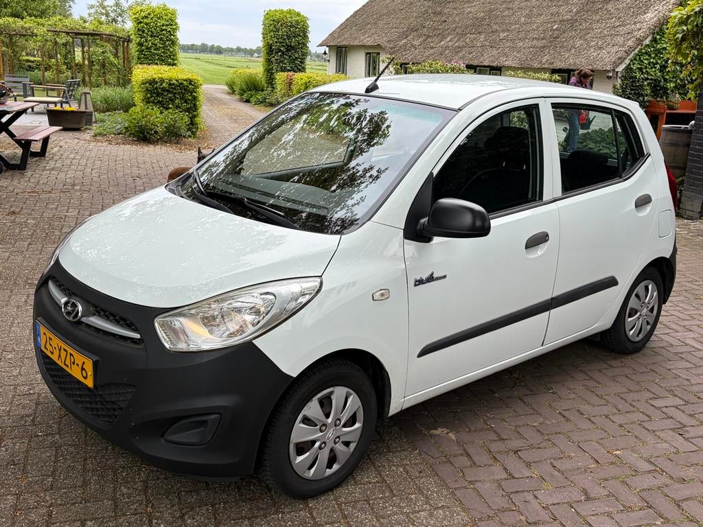 Hyundai i10 5 DEURS 2012 trekhaak /stuurbekrachtiging, Auto's, Voorwielaandrijving, Stof, 400 kg, Wit