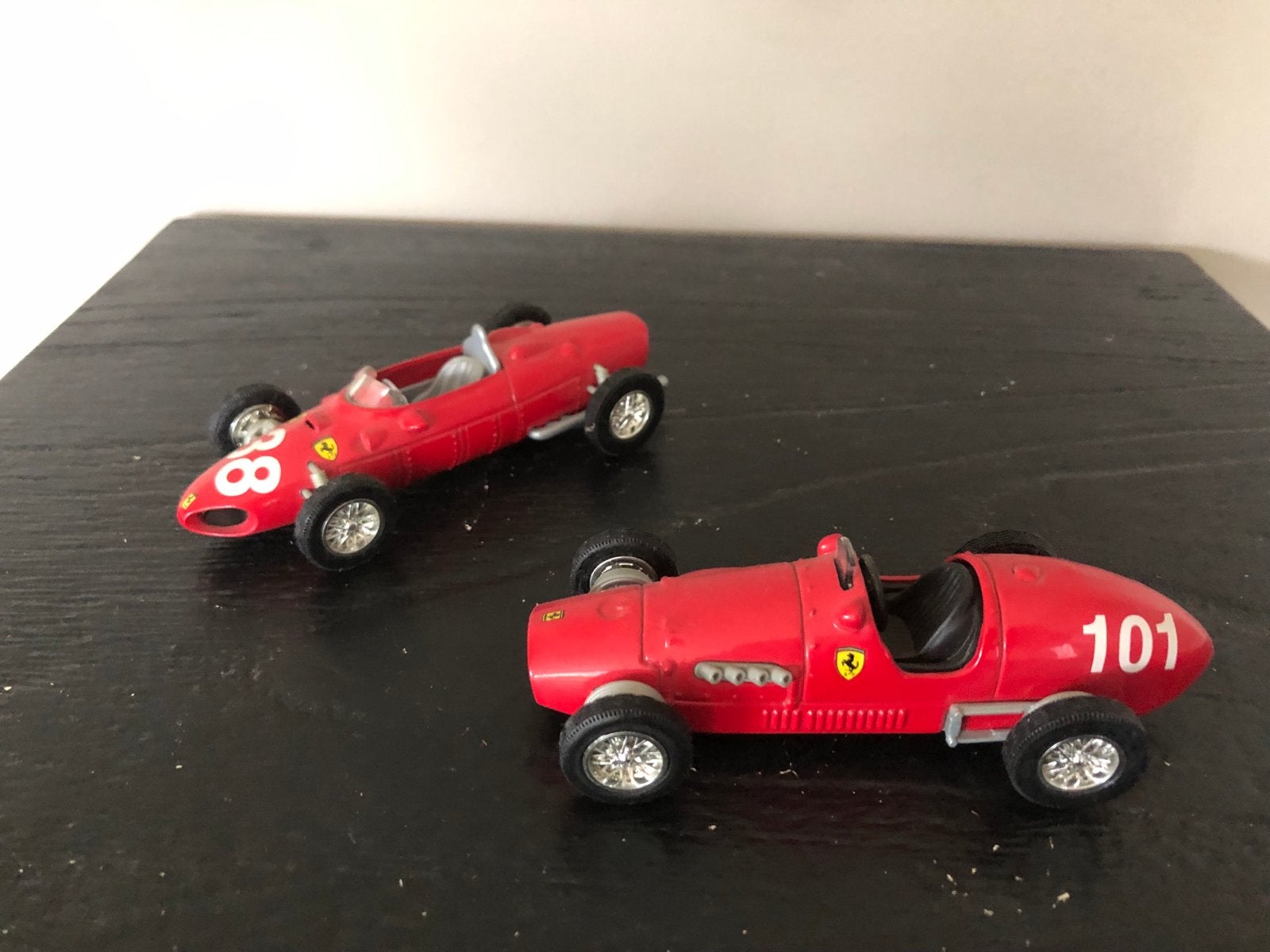 2 Ferrari raceauto's schaalmodellen (1:35), Ophalen of Verzenden, Gebruikt, Overige typen