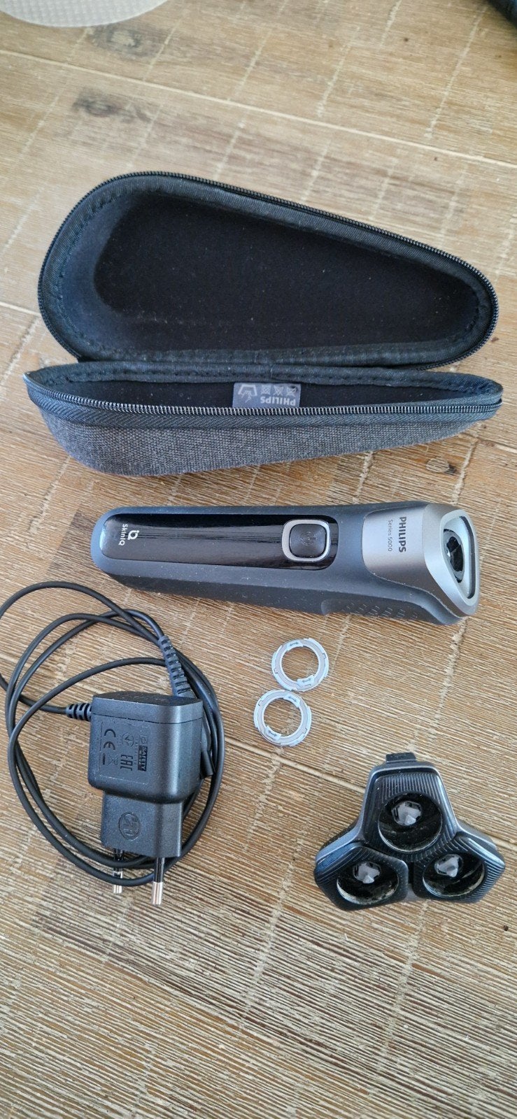 Philips Scheerapparaat Serie 5000 Wet & Dry lees tekst, Ophalen of Verzenden, Gebruikt, Scheren en Epileren