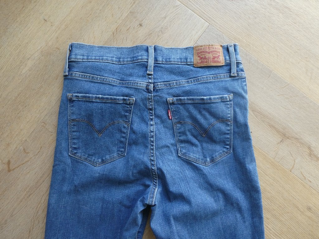 Levi 720 High Rise Super Skinny spijkerbroek maat 30-32, Kleding | Dames, Blauw, Ophalen of Verzenden, Zo goed als nieuw, W30 - W32 (confectie 38/40)