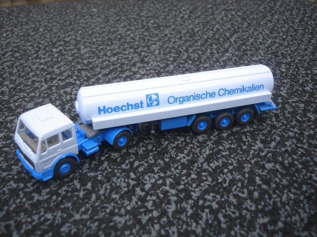 MB trekker/oplegger Hoechst, Wiking, H0 , Ophalen of Verzenden, Nieuw, Bus of Vrachtwagen, Wiking