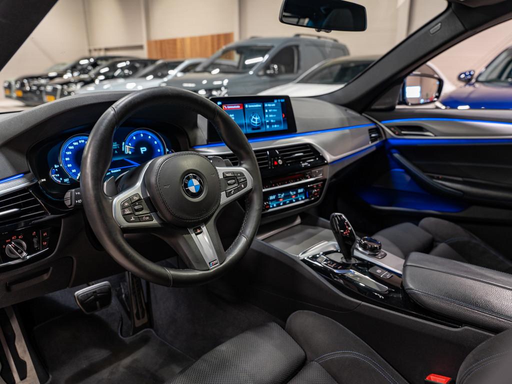 BMW 5-serie M550i xDrive High Executive, Pano, ACC, 360 Cam,, Automaat, Gebruikt, 2000 kg, 4395 cc