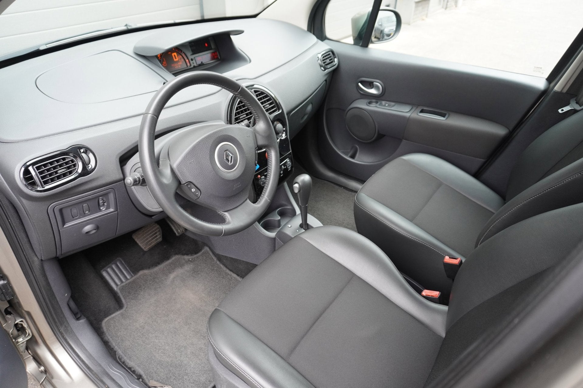 Renault Grand Modus 1.6-16V Night & Day, Auto's, Euro 5, Gebruikt, Zwart, 4 cilinders