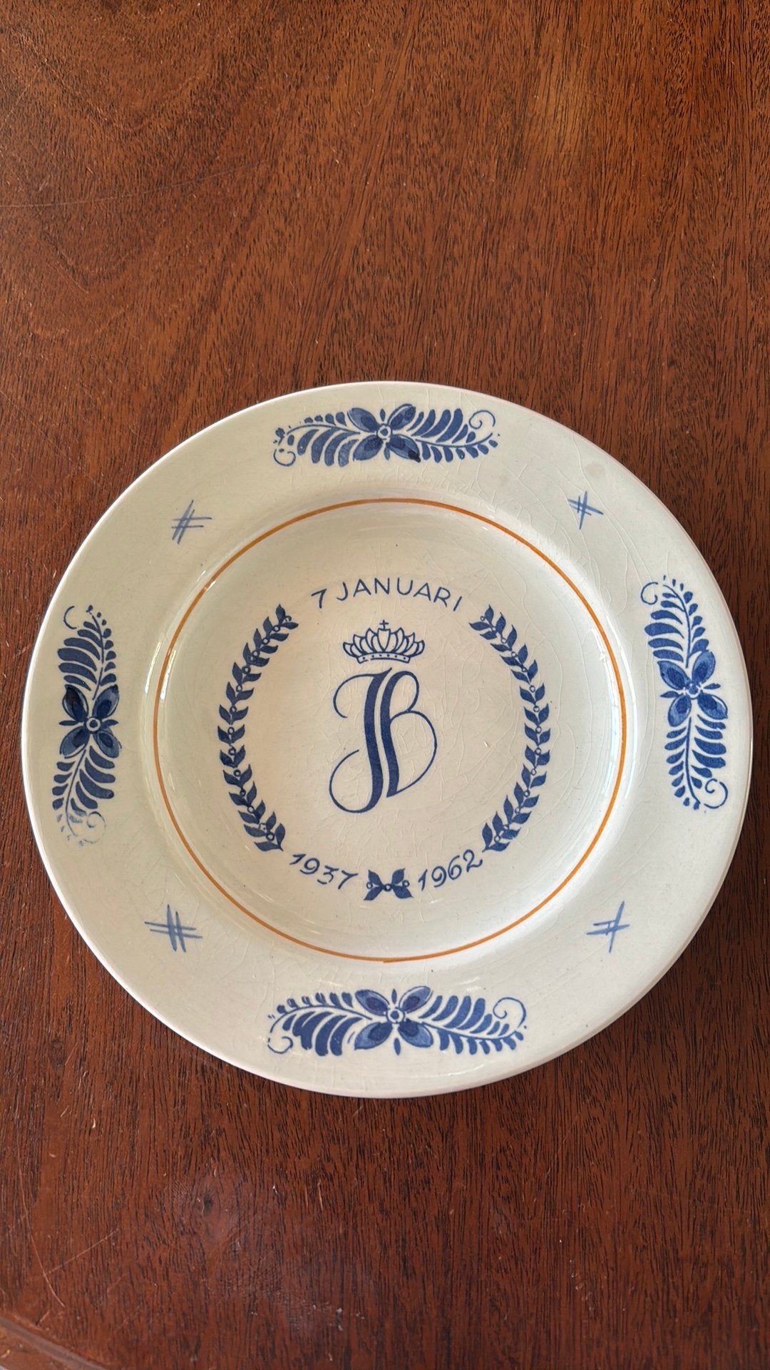 Bordje 25 jarig huwelijk Juliana en bernard, Ophalen of Verzenden, Zo goed als nieuw, Nederland, Servies