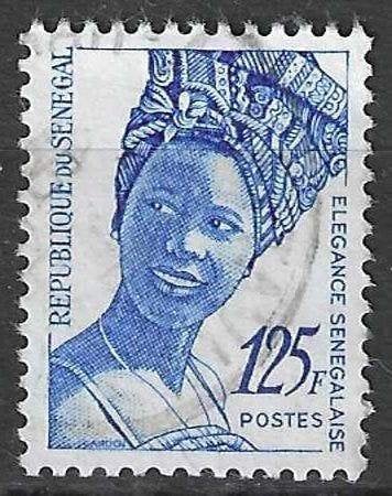 Senegal 1993 - Yvert 1040 - Elegante Senegalese - 50 f. (ST), Verzenden, Overige landen, Gestempeld