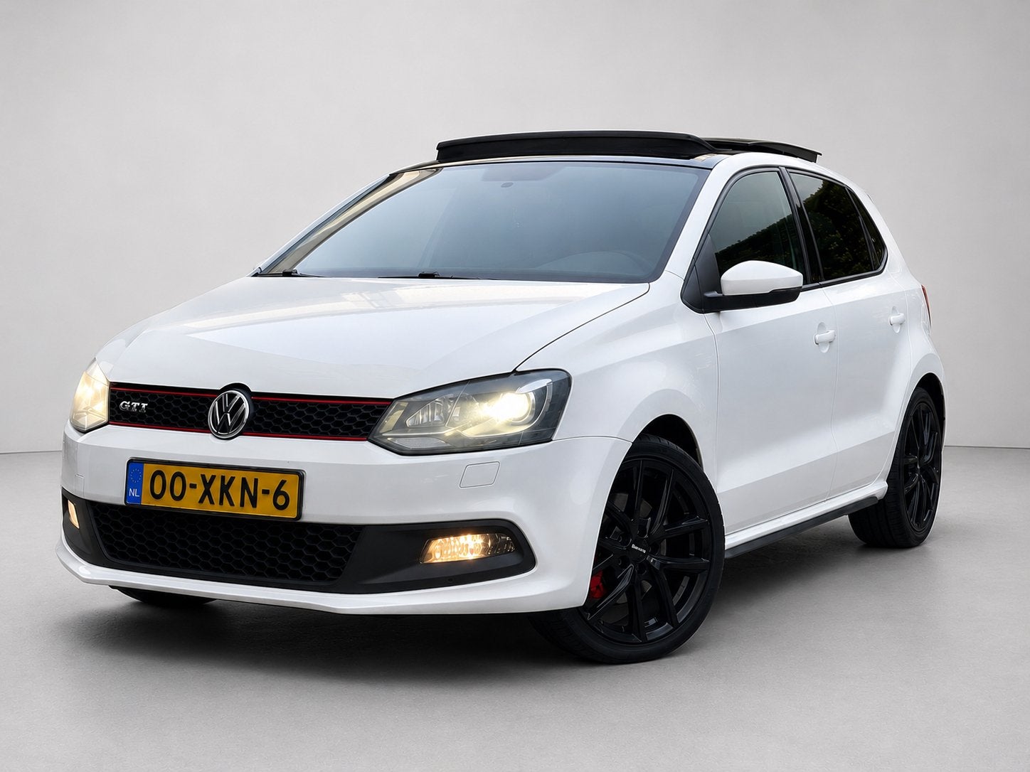 Volkswagen Polo GTI 1.4 TSI DSG PANO 180PK 2012 LED Wit, Auto's, Stof, 1169 kg, Zwart, 179 pk
