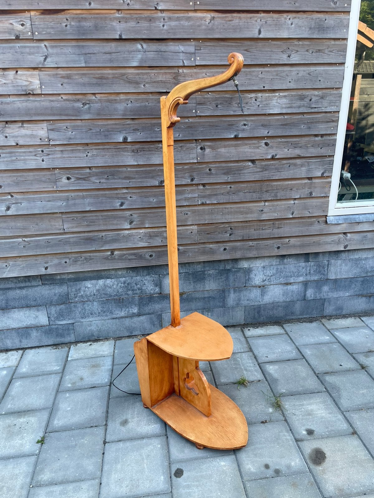 Antieke krantenbak / bijzet tafel / lamp, Ophalen, Gebruikt, Vintage, Hout