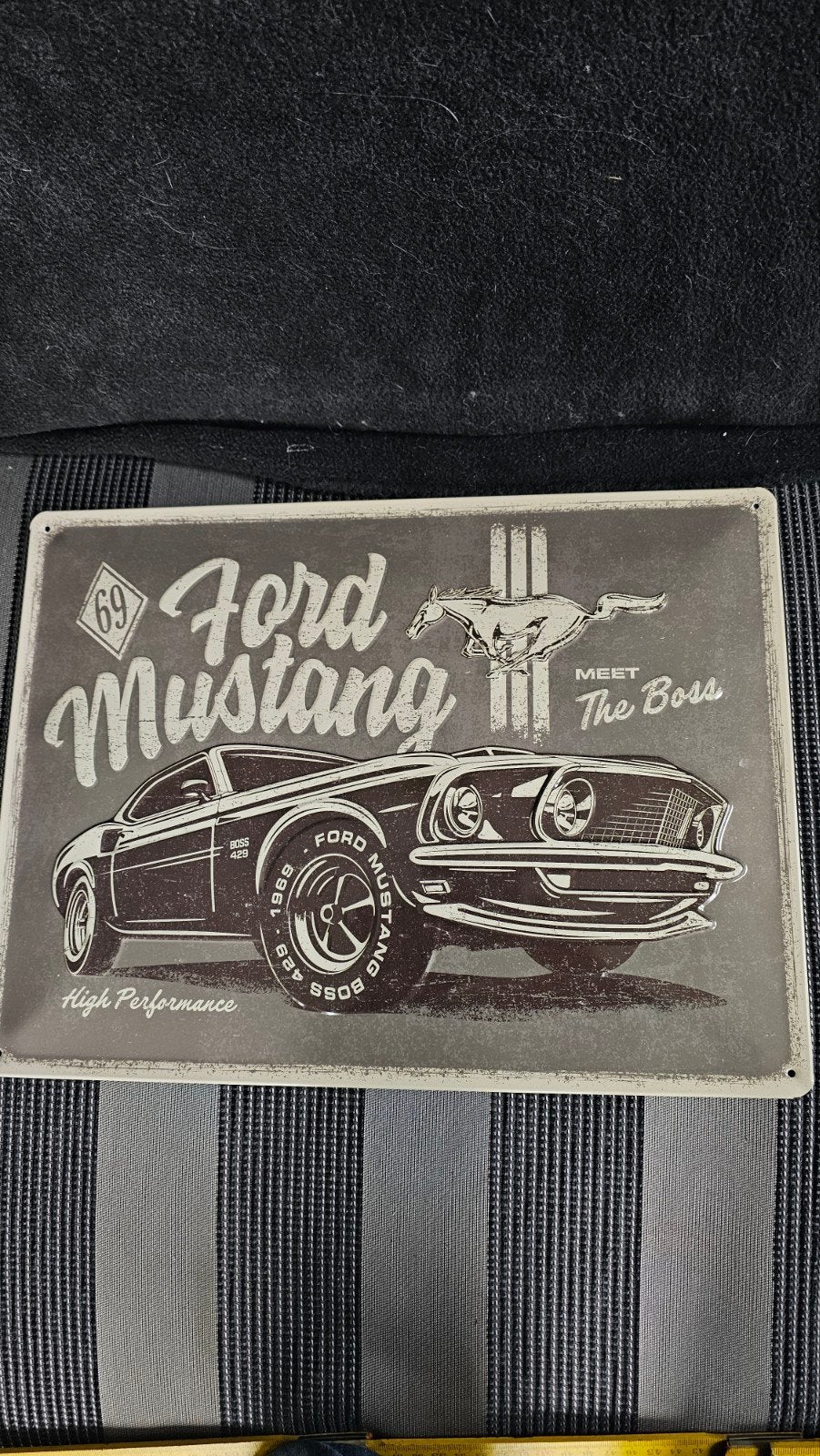 Ford Mustang '69 "Meet The Boss" Metalen Wandplaat 30x40cm, Huis en Inrichting, Ophalen, Vintage, Nieuw, Metaal