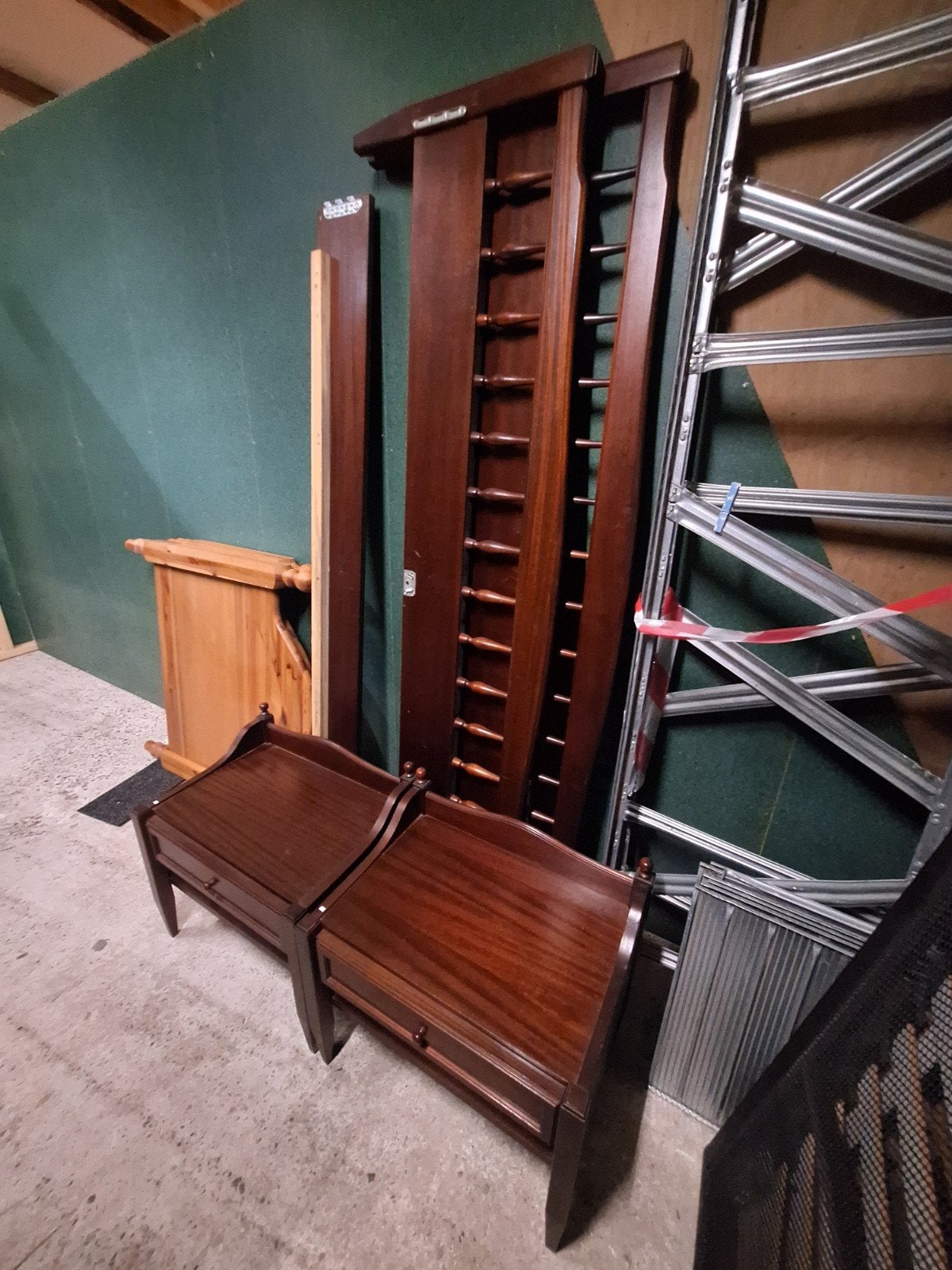 Klassiek bed 200 x 100 met nachtkastjes massief hout, Ophalen, Gebruikt, Bruin, Klassiek