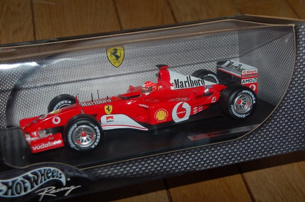 1:18 FERRARI F1 F 2002 SCHUMACHER Marlboro Hotwheels WRH, Verzenden, Zo goed als nieuw, Auto, Hot Wheels
