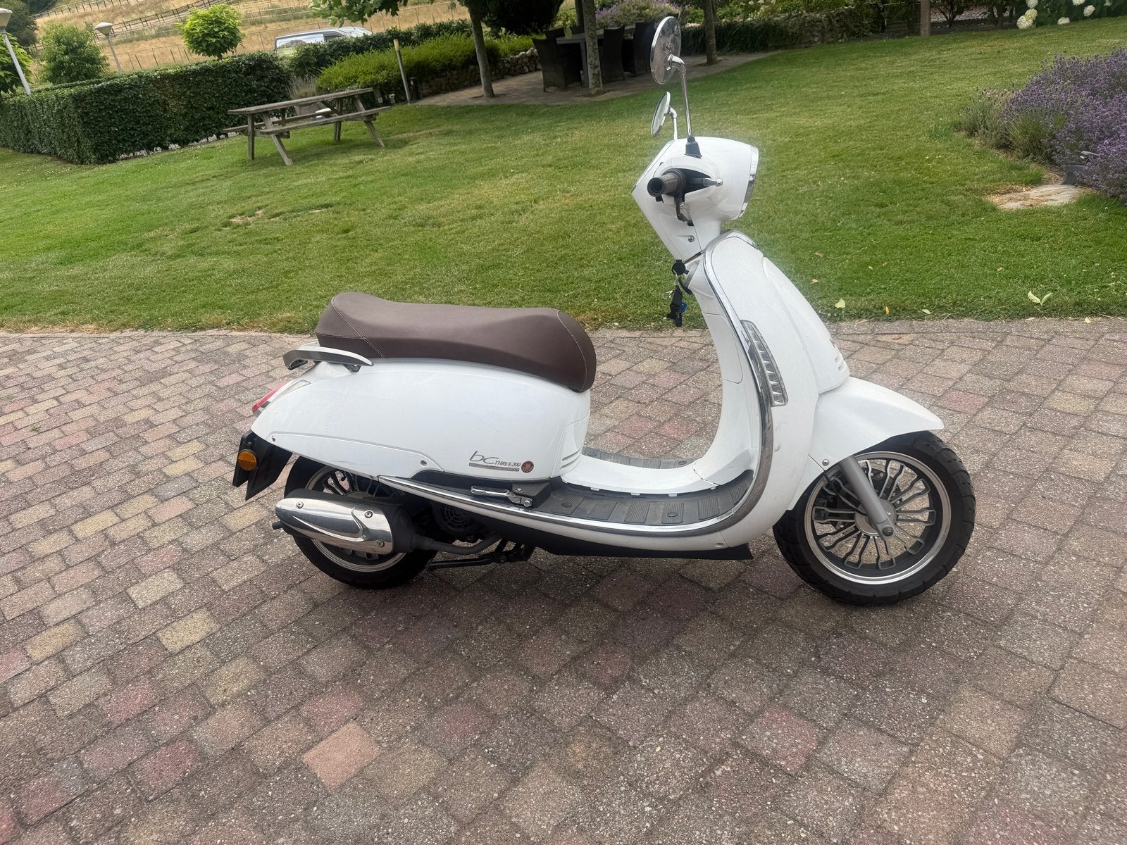 Motobi Pesaro 150cc MotorScooter  - Wit, Zo goed als nieuw, Motoren, Motoren | Overige merken, Particulier, Scooter, Ophalen