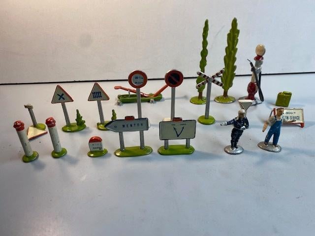 retro tinnen speelgoed verkeersborden figuren etc, Ophalen of Verzenden, Gebruikt