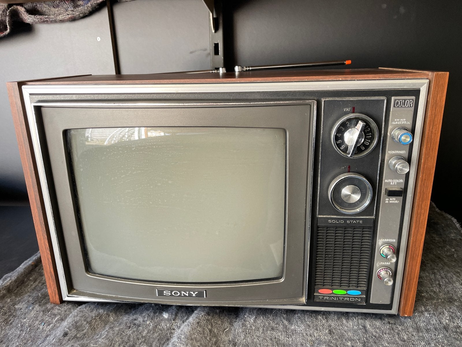 Vintage Sony Trinitron kleurentelevisie KV-1300E, Ophalen