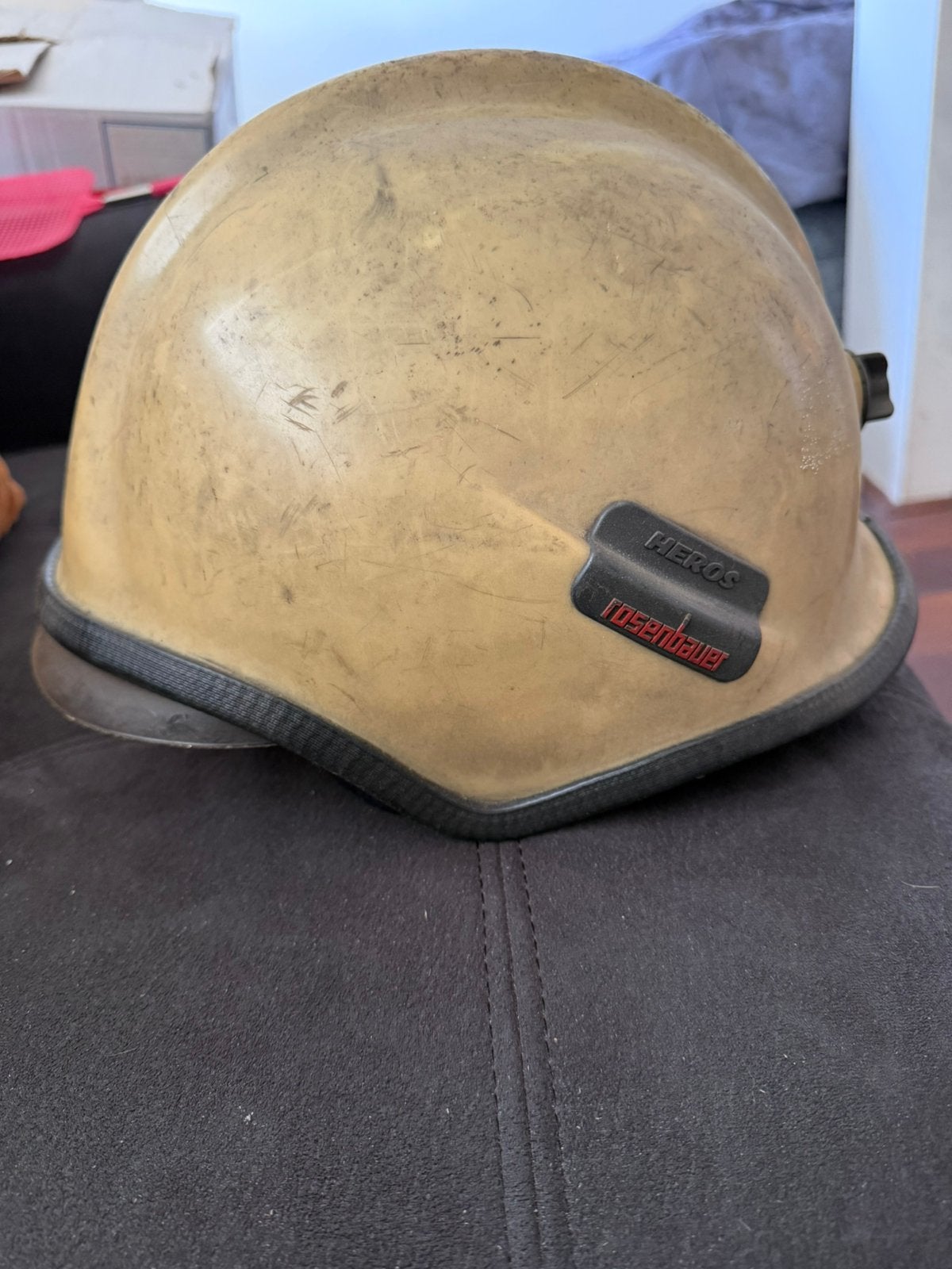 Brandweer helm twee stuks, Ophalen, Gebruikt