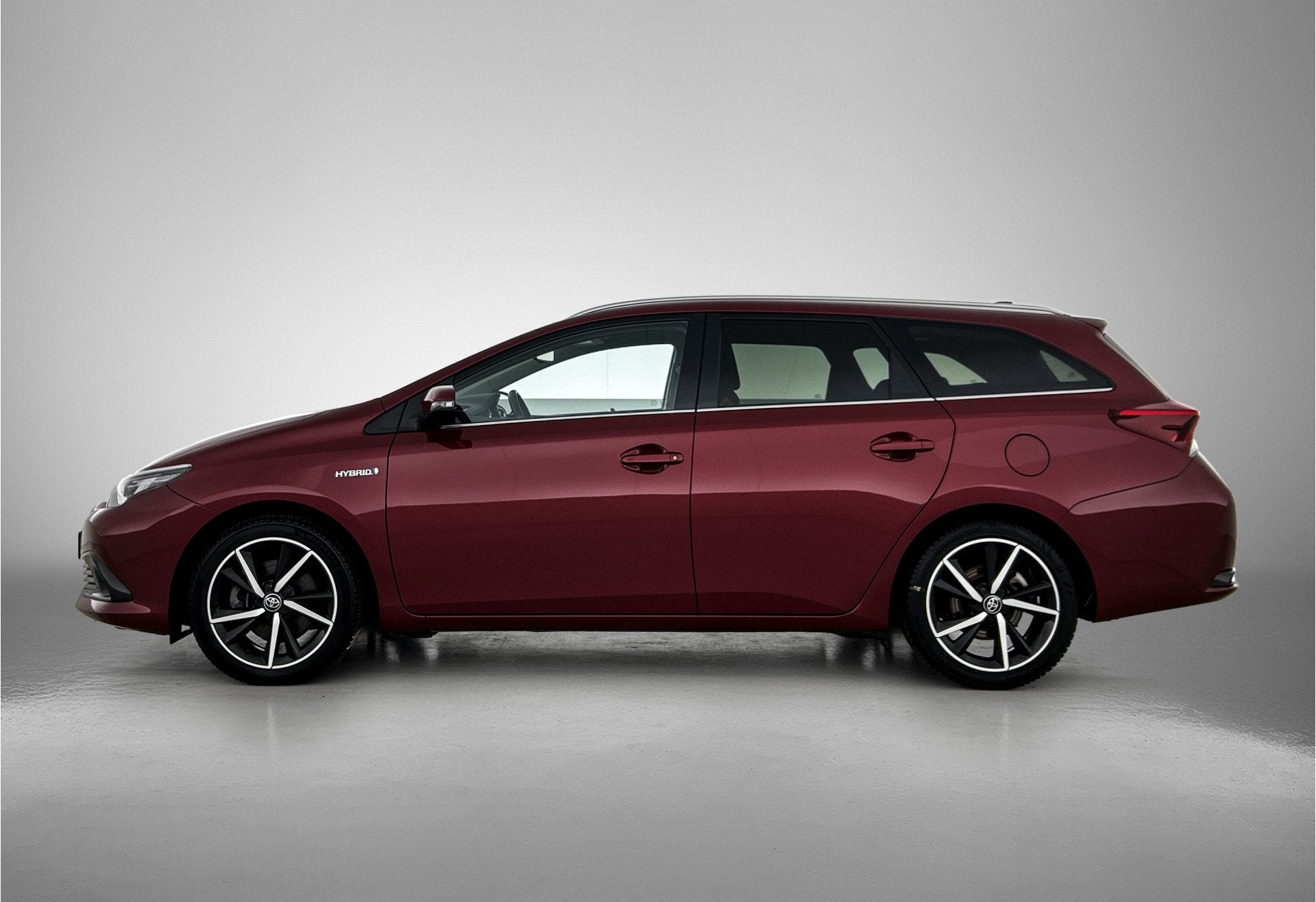Toyota Auris Touring Sports 1.8 Hybrid Dynamic Ultimate | St, 136 pk, Gebruikt, 4 cilinders, Alcantara
