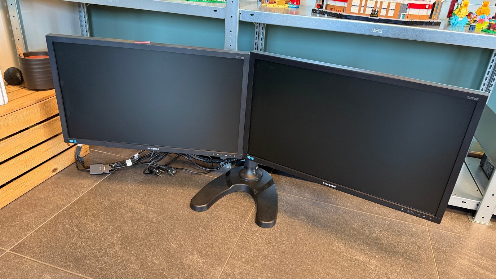 3x Samsung SyncMaster 245B 24-inch monitoren met steun, Computers en Software, Monitoren, Ophalen, Gebruikt, DVI, In hoogte verstelbaar