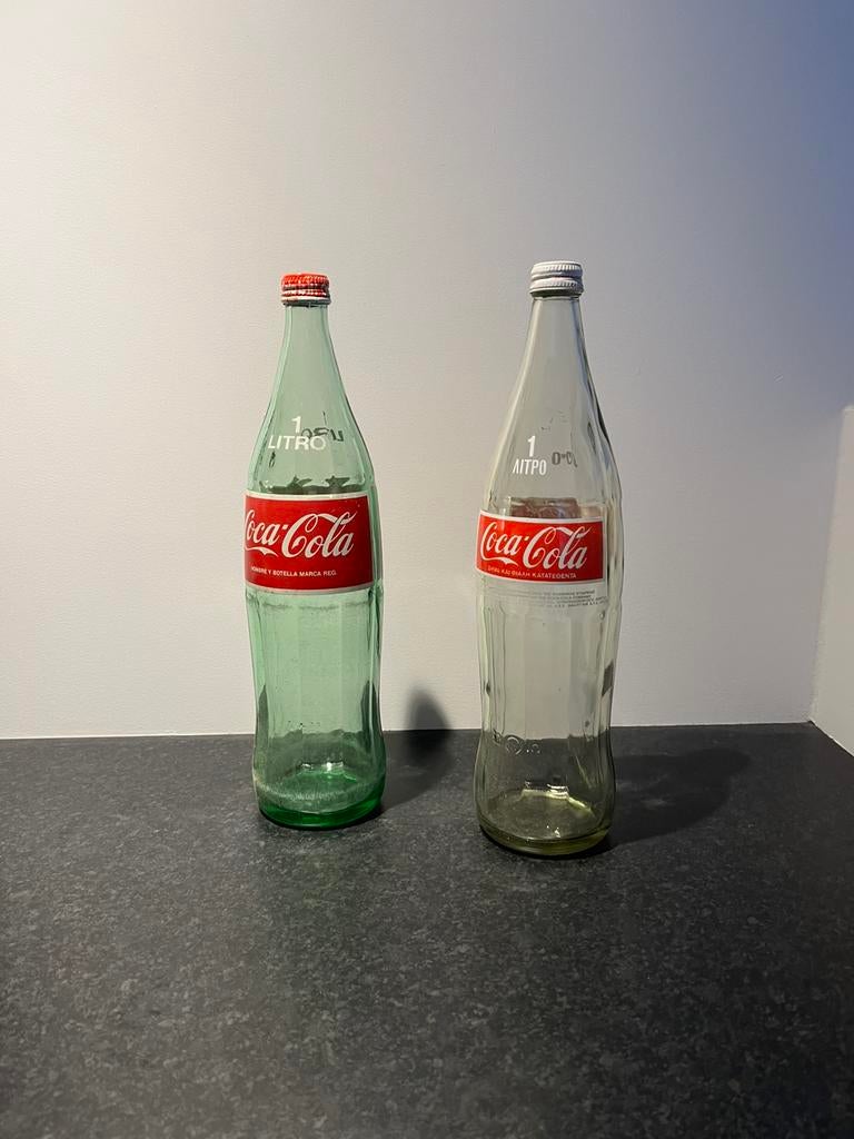 2 Coca Cola glazen flessen, Ophalen of Verzenden, Zo goed als nieuw, Gebruiksvoorwerp