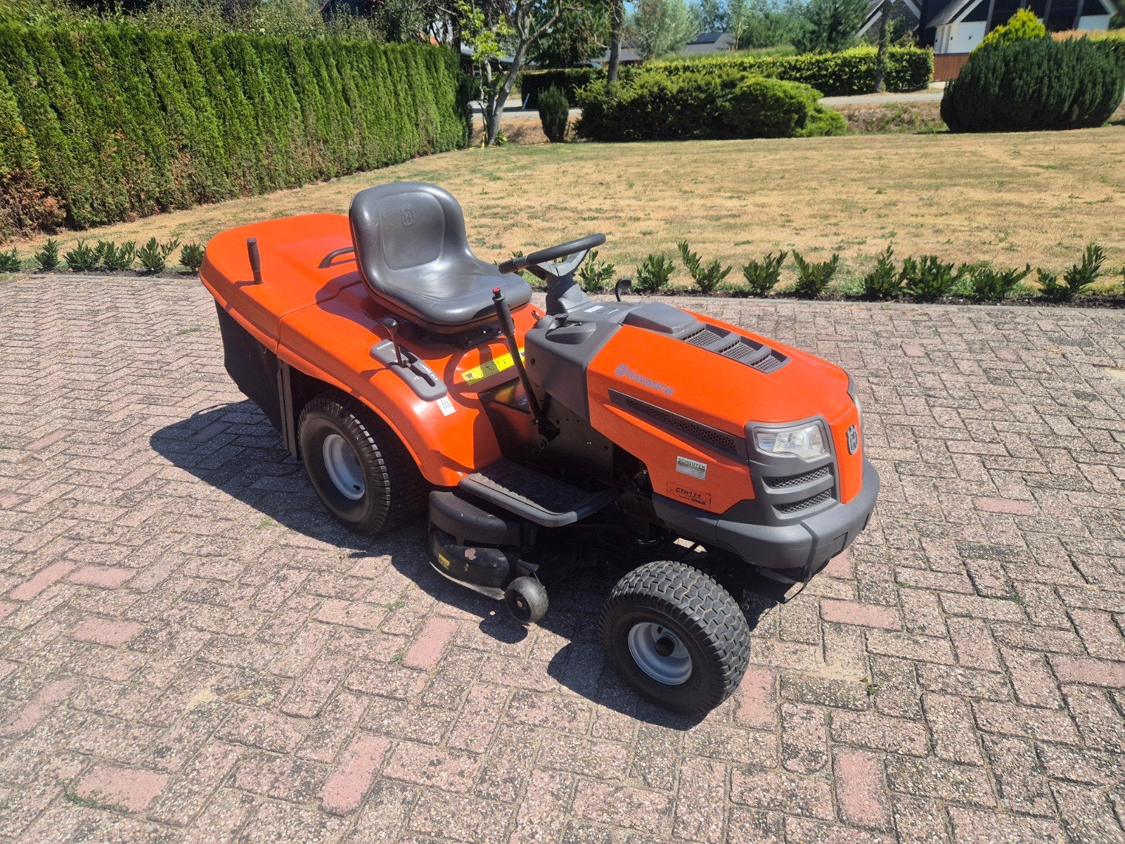 husqvarna zitmaaier te koop in zeer nette staat!, Ophalen of Verzenden, Zo goed als nieuw, Opvangbak, HUSQVARNA