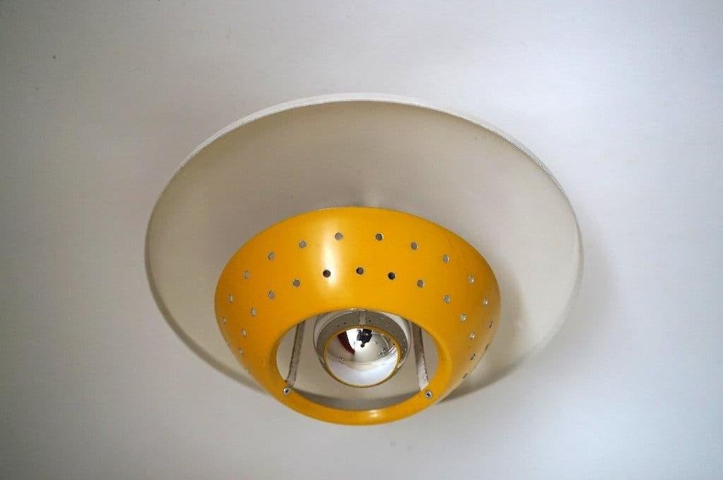 vintage Dijkstra plafondlamp metaal wit geel space age., Gebruikt, Meerkleurig, Overige materialen, 28 cm