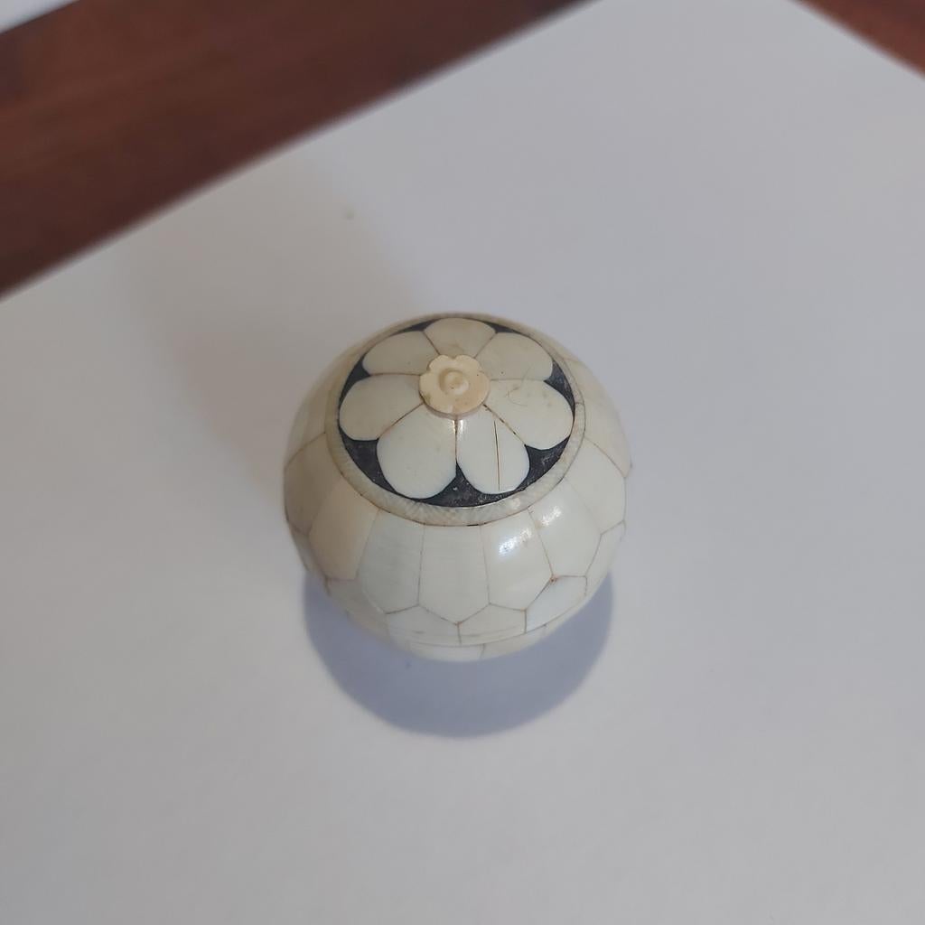 Bol vormig teak houten Indiase bone lay doos – mist voet, Antiek en Kunst, Ophalen of Verzenden