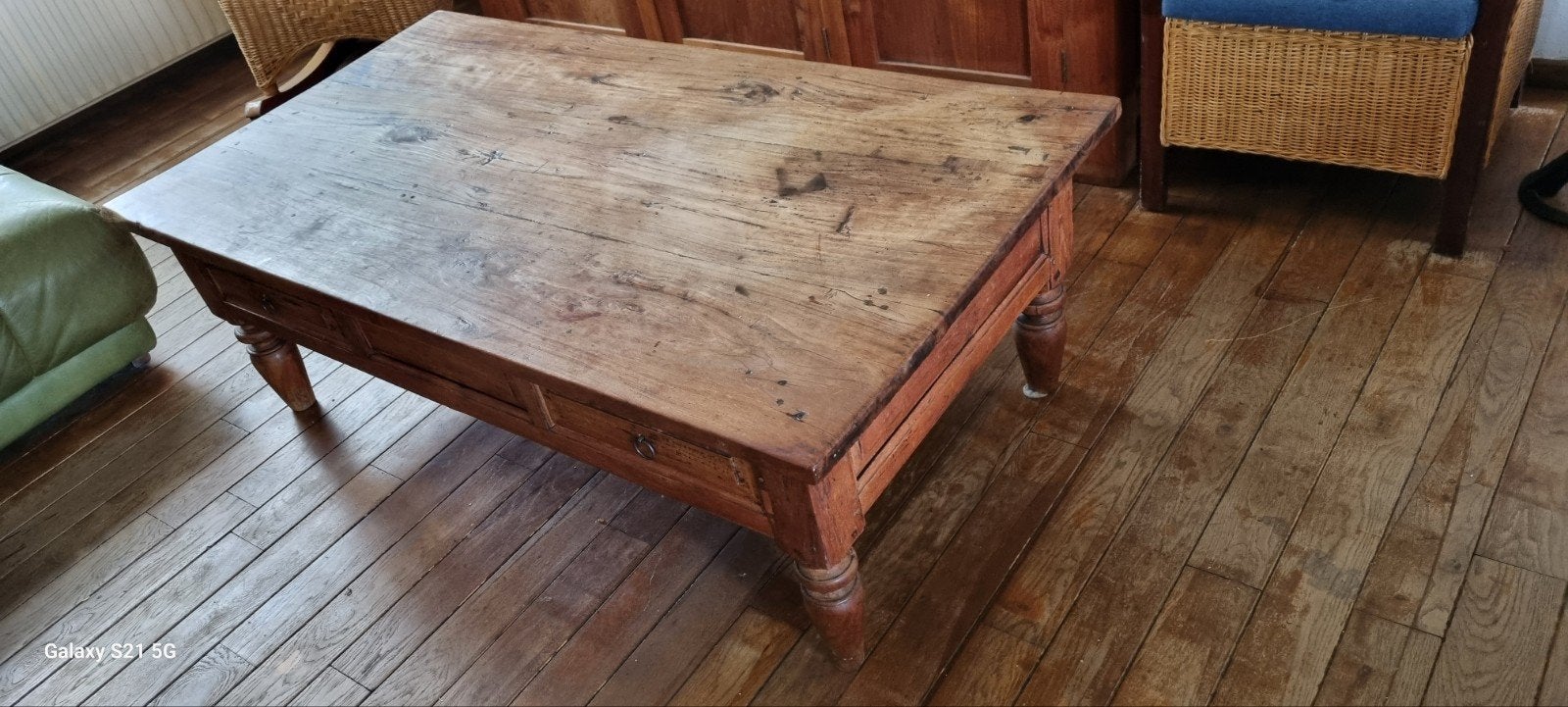 Robuuste houten salontafel met lades, Ophalen