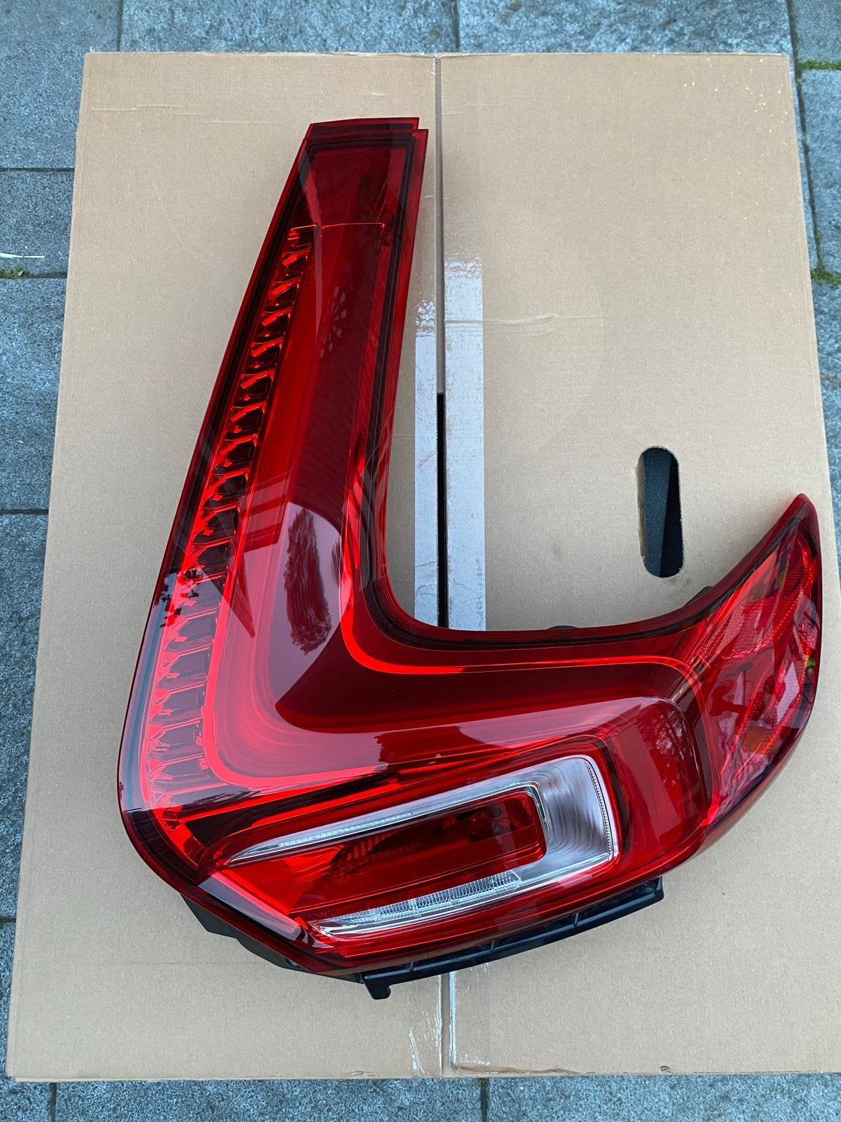 Volvo XC40 Achterlicht Rechts (RHS) Origineel 31446791, Ophalen, Gebruikt, Volvo