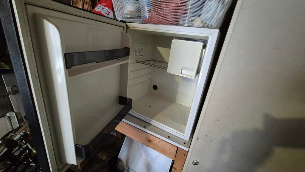 Compacte minikoelkast met vriesvakje - Ideaal voor camping, Ophalen, Gebruikt, Minder dan 75 liter, Met vriesvak