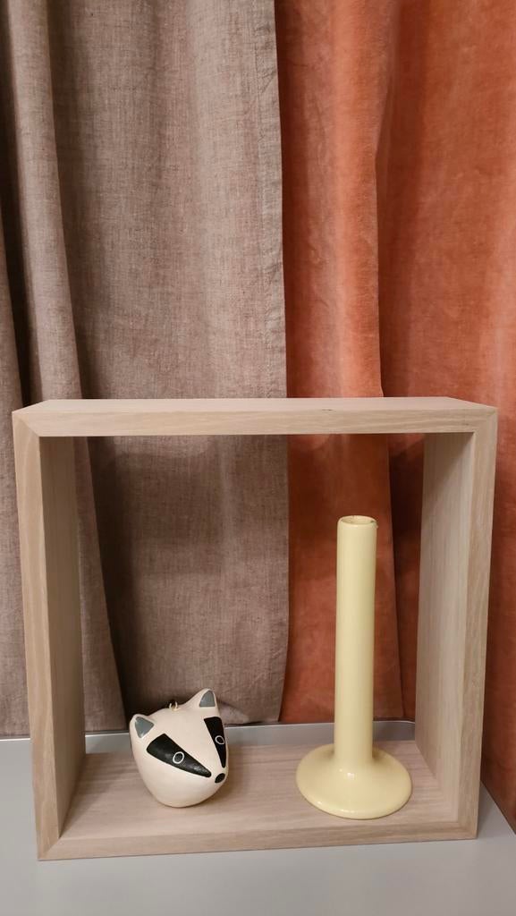 Square wooden shelf to wall mount, Huis en Inrichting, Ophalen