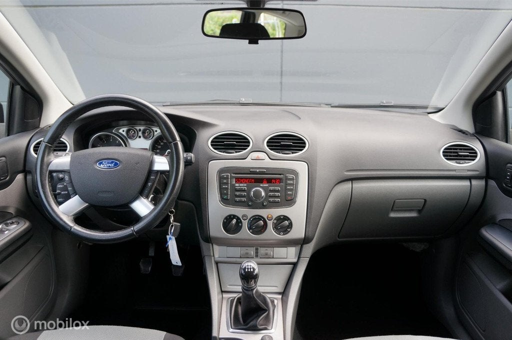 Ford Focus Wagon 1.6 Titanium Airco Cruise Nw Distributie !, Auto's, Gebruikt, Zwart, 4 cilinders, Zwart
