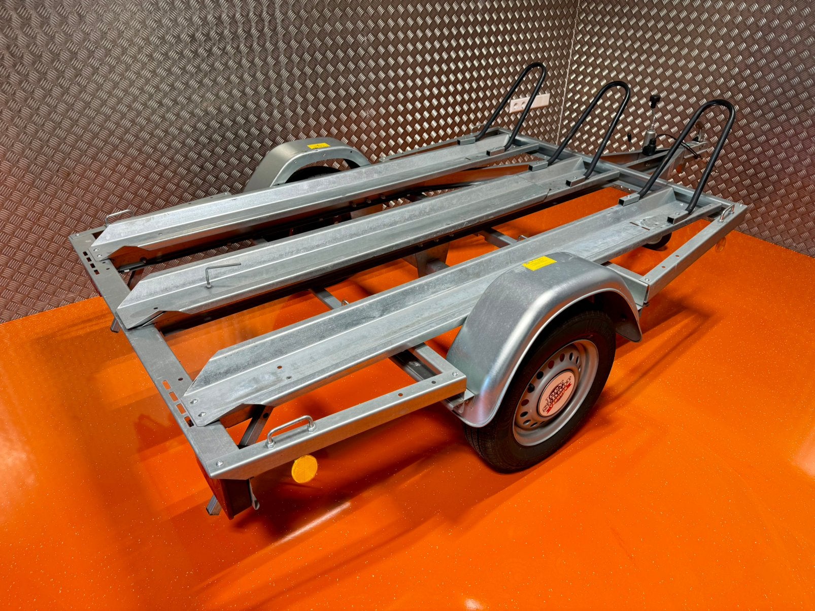Motor trailer / aanhanger te koop - Als nieuw bj. 2026, Ophalen, Zwanenburgerdijk 348, Zo goed als nieuw, Joey Schaar