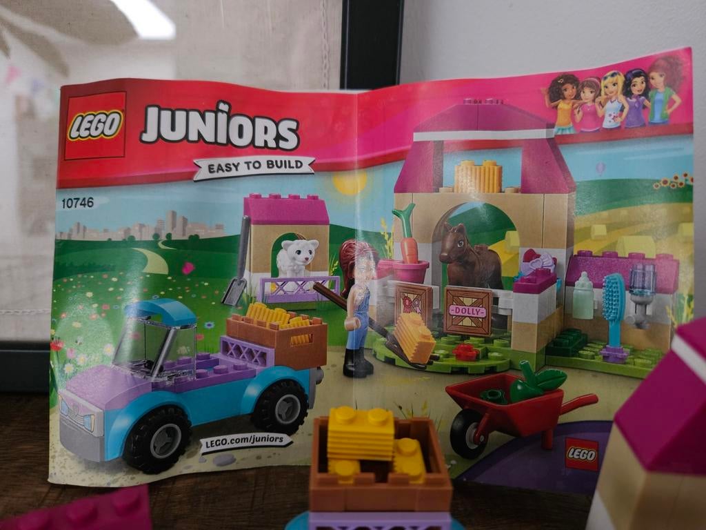 LEGO Juniors 10746 Mia's Farmkoffer - Compleet met doos, Ophalen of Verzenden, Zo goed als nieuw, Overige merken