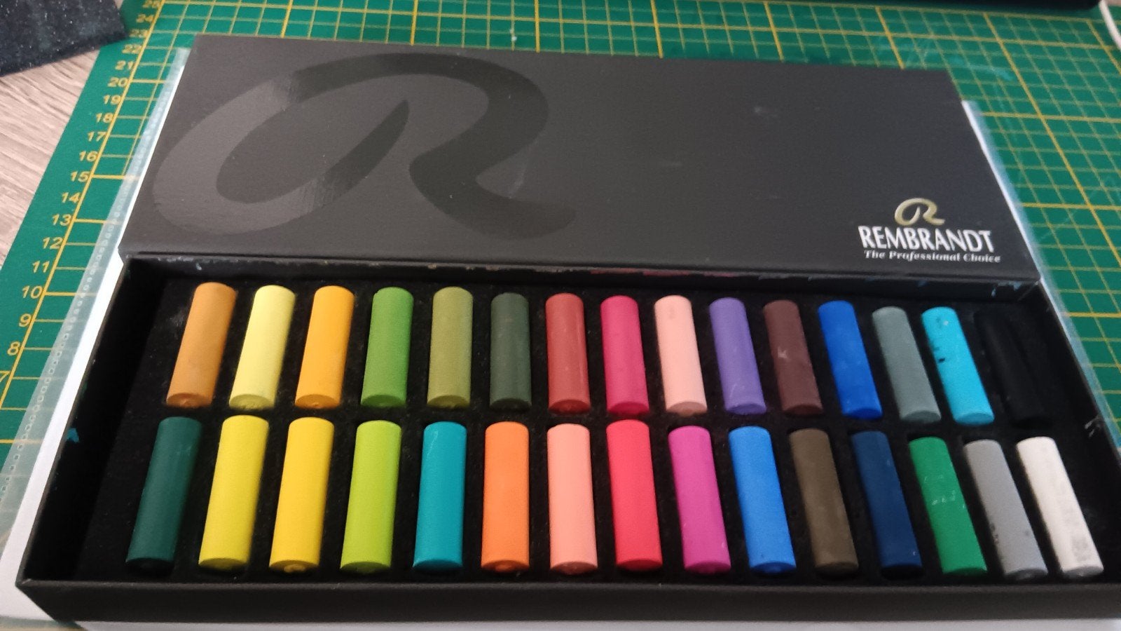 Rembrandt Soft Pastels - 30 Kleuren Set, Hobby en Vrije tijd, Ophalen of Verzenden, Zo goed als nieuw