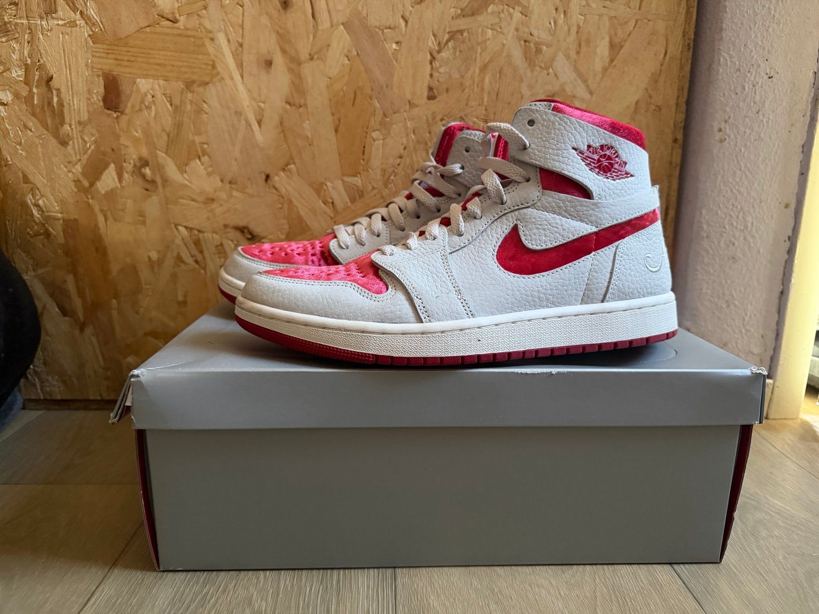 Nike Air Jordan 1 Zoom CMFT 2 Valentine's Day maat 41, Ophalen of Verzenden, Zo goed als nieuw, Overige kleuren, Sneakers of Gympen