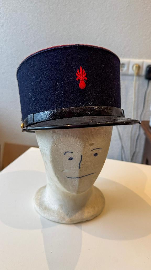 Vintage Franse kepi – met rood embleem – maat 59, Ophalen of Verzenden, Landmacht, Overige gebieden, Helm of Baret