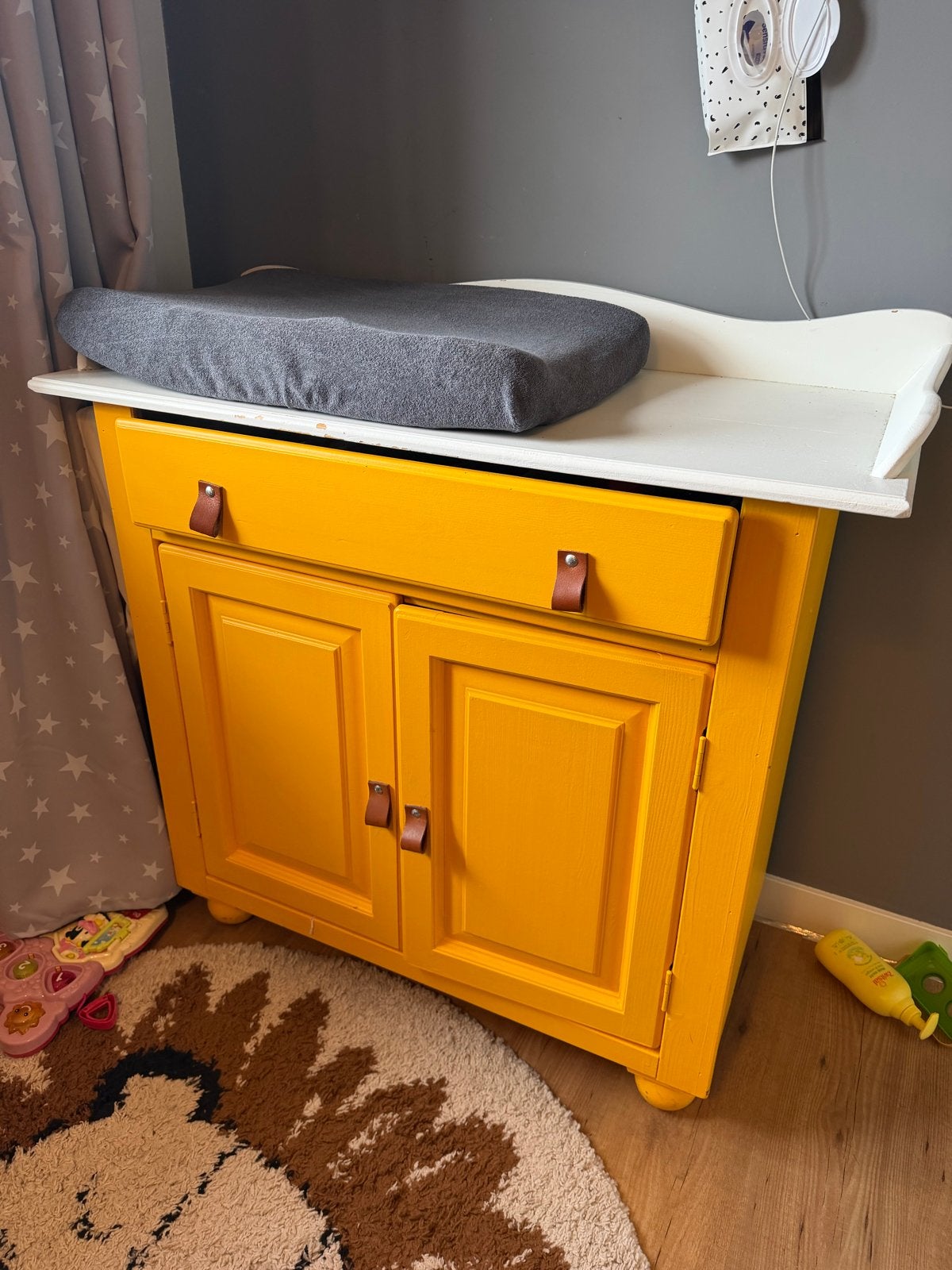 Gele commode met opstaande rand, Ophalen, Gebruikt, 50 tot 70 cm, 75 tot 100 cm