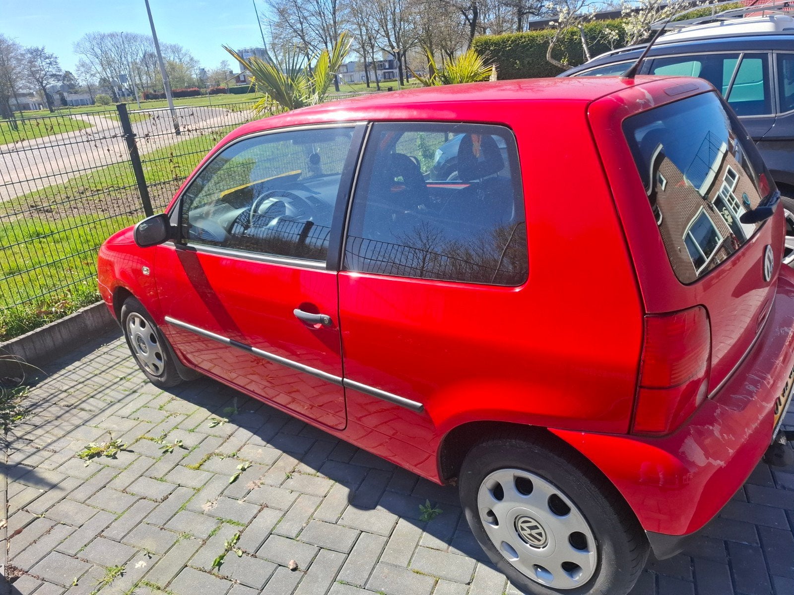 Volkswagen Lupo 1.4 44KW 2002 Rood, Auto's, Voorwielaandrijving, 450 kg, 31 €/maand, 4 cilinders