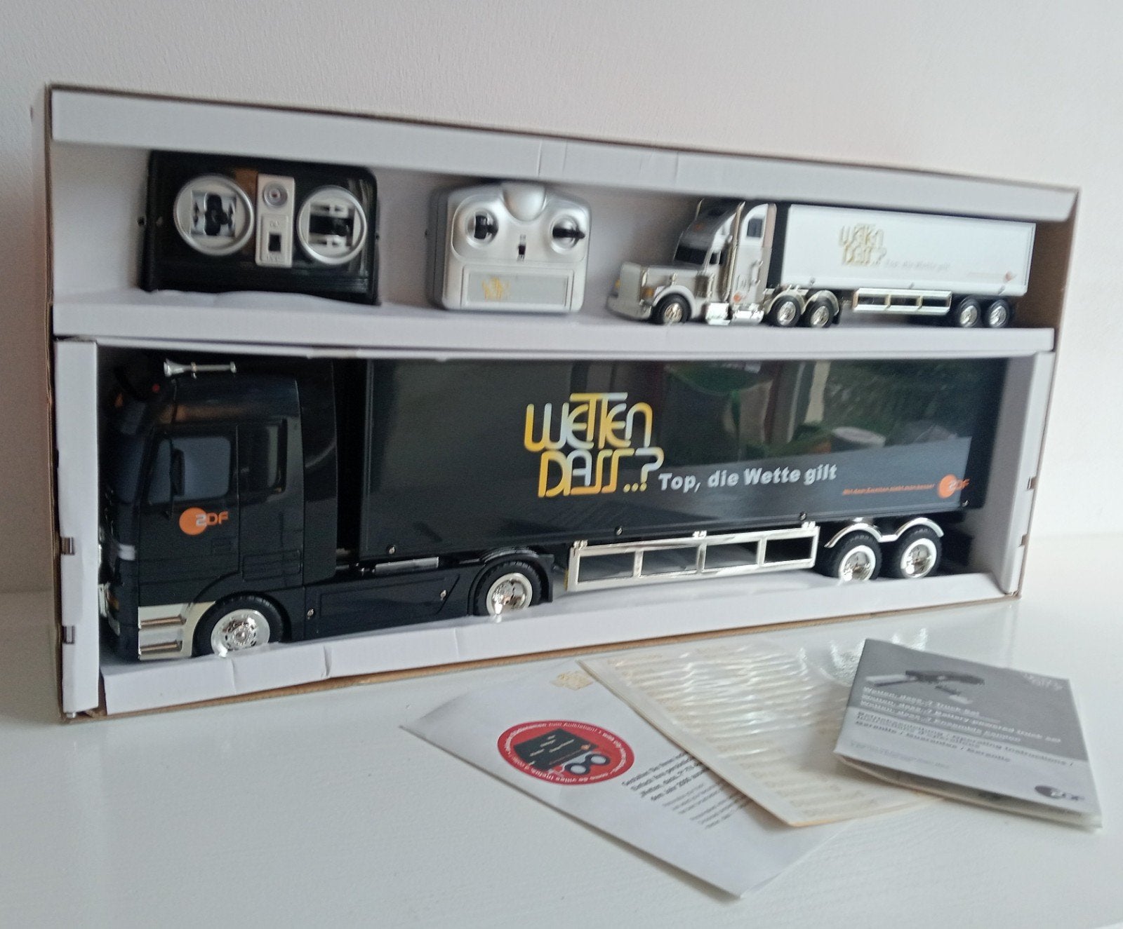 Set van 2 RC trucks compleet, Ophalen of Verzenden, Nieuw, Overige schalen, Auto onroad