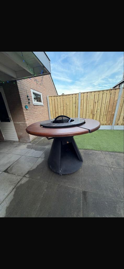 Handgemaakte BBQ/Plancha/Vuurkorf met Houten Tafelblad, Ophalen of Verzenden, Zo goed als nieuw