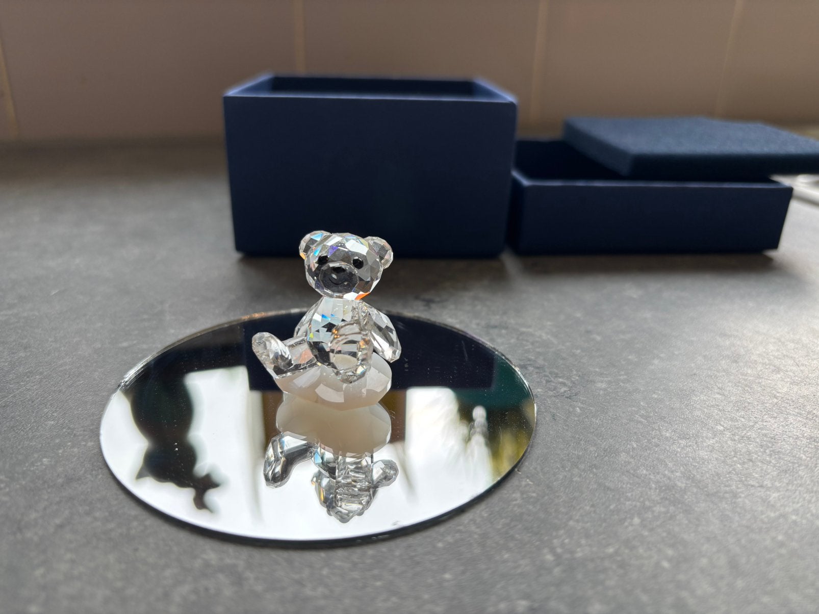 Swarovski kris beer op wolkje, Ophalen of Verzenden, Zo goed als nieuw, Figuurtje