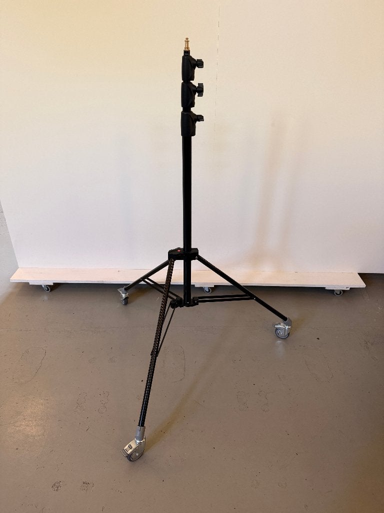 Statief Manfrotto incl wieltjes x2, Audio, Tv en Foto, Fotografie | Statieven en Balhoofden, Ophalen, Gebruikt, Driepoot, 175 cm of meer