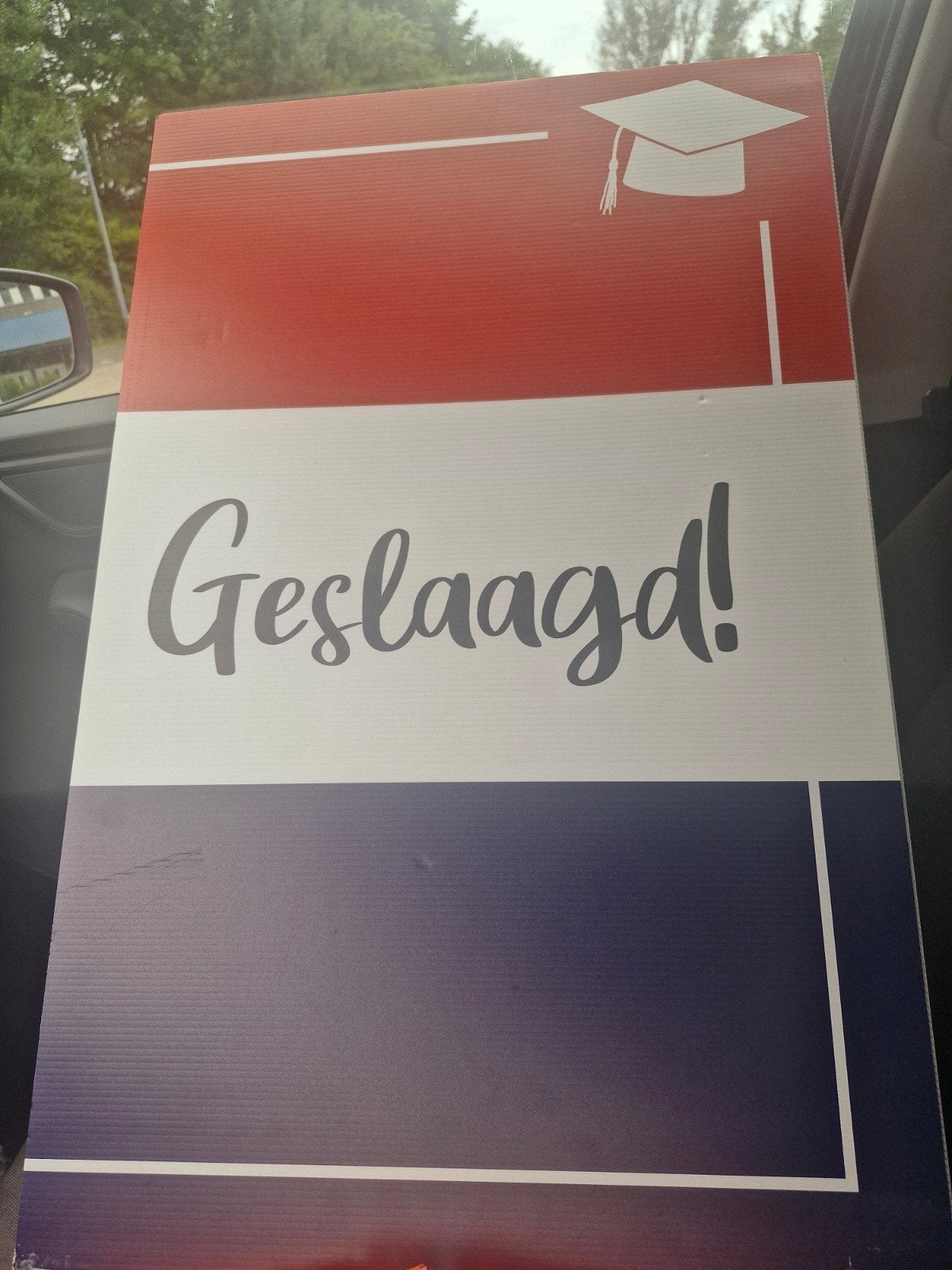 Gratis!!! Geslaagd! Vlag/Spandoek voor geslaagde student, Hobby en Vrije tijd, Feestartikelen, Ophalen of Verzenden, Versiering